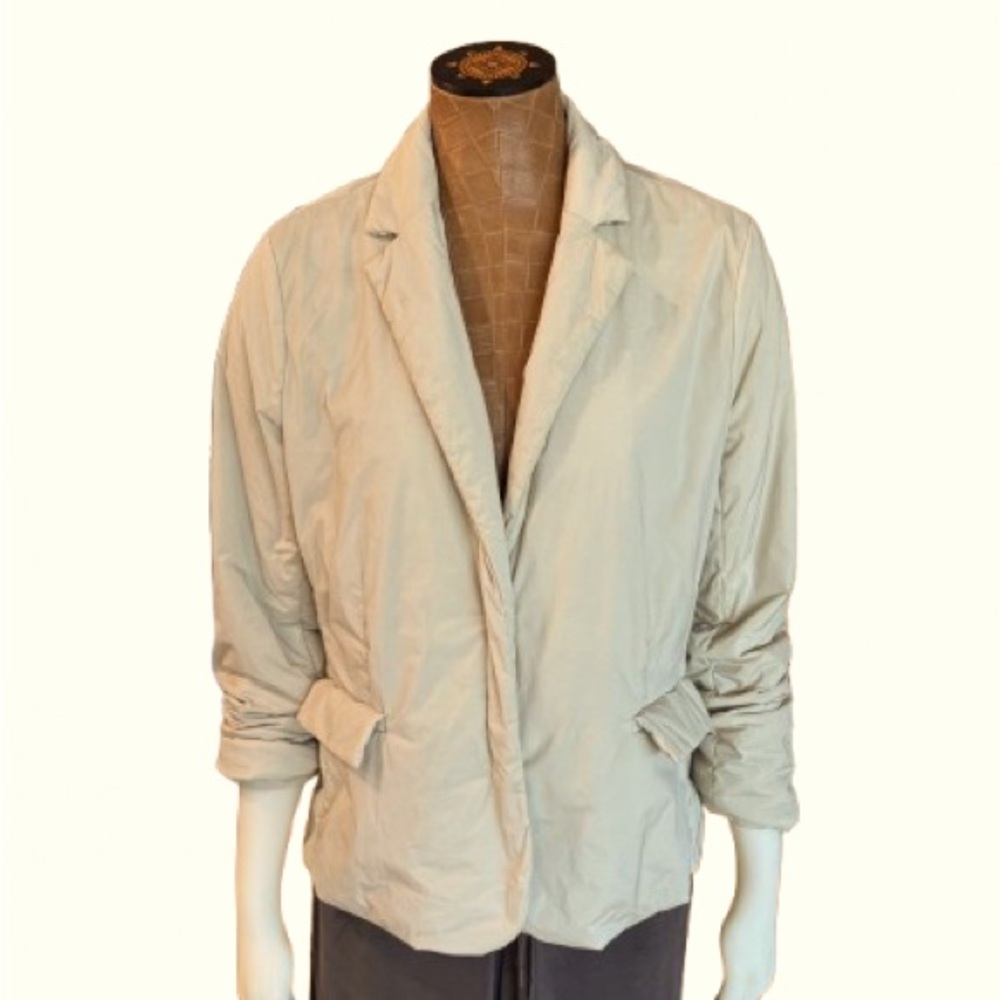 Stylish Light Beige Puffer Blazer